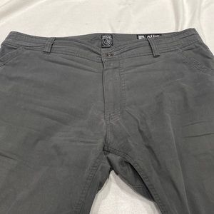 EUC Men’s Kuhl Slax pants